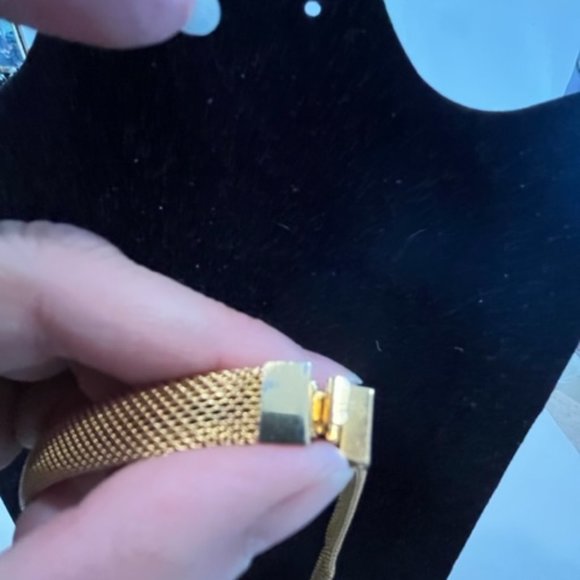 Vintage gold tone mesh necklace choker - Picture 3 of 8